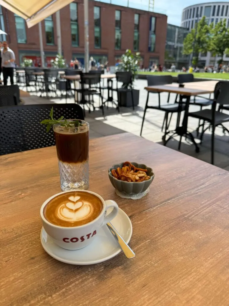 Cappucino an der frischen Luft