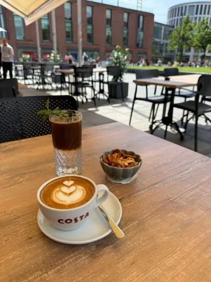 Cappucino an der frischen Luft